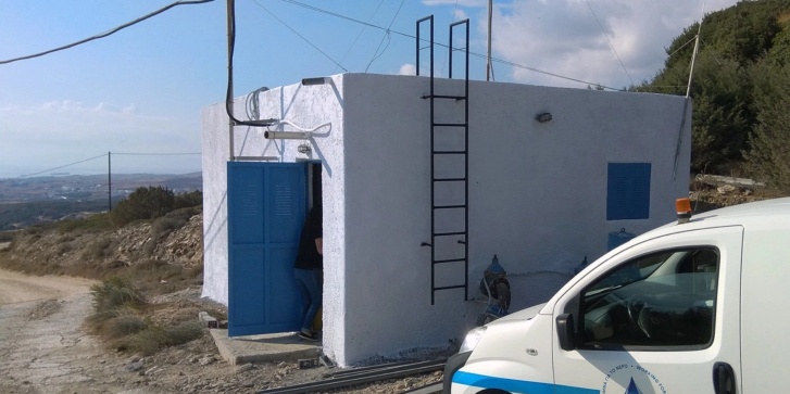 Αντλιοστάσιο ύδρευσης στο χωριό Κώστος της Πάρου. [deyap.gr]